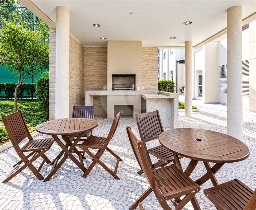 Apartamento de 106 m² no Auge Home Resort, porteira fechada, com 3 dormitórios, 1 suíte, varanda gourmet, 2 vagas, depósito e lazer completo.