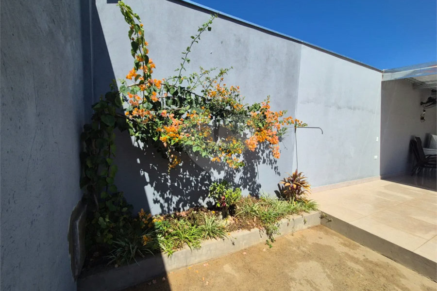 Dois imóveis em um terreno de 300 m² (12 x 25) - Com acesso independente