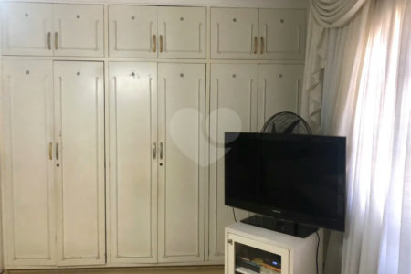 Sobrado com 363m² à venda no Alto da Moóca - 3 suítes e 6 vagas.