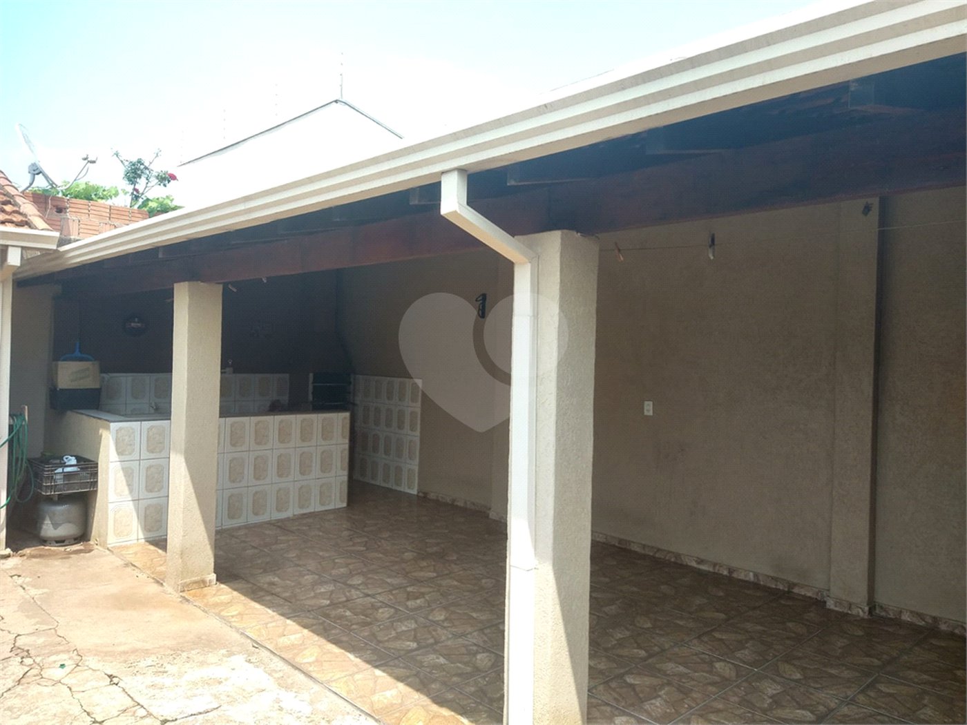 Casa Térrea com 2 dormitórios.