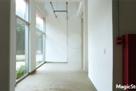 Loja com 52 m² , a 250 metros da estação Butantã , linha amarela do metrô.