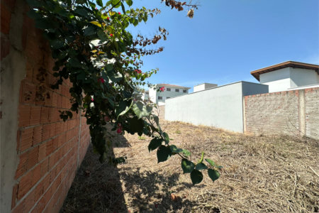 Terreno a venda na Vila Brasília