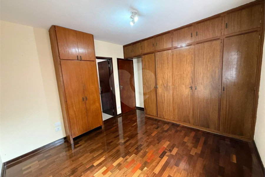 Excelente Casa de Esquina na Vila Monteiro – Oportunidade para Moradia ou Comércio