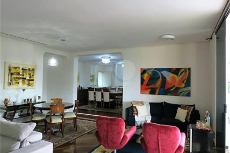 APARTAMENTO UM POR ANDAR!