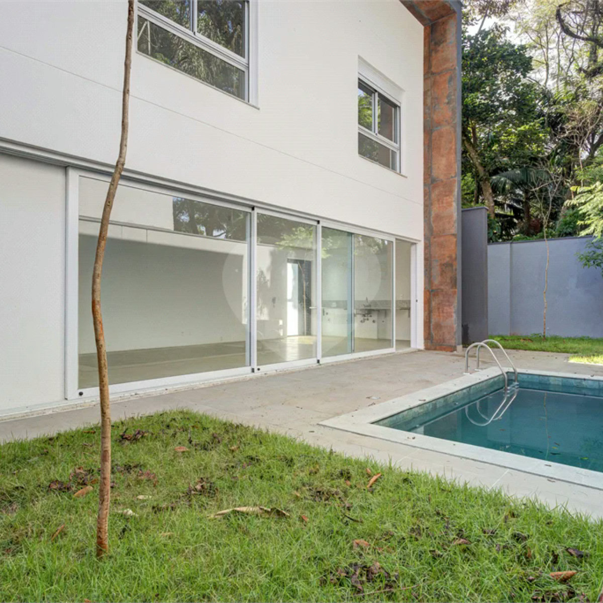 Casa à venda ou para alugar com 3 suítes no condomínio Jardim Flora, São Paulo - SP