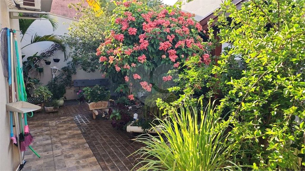 Casa térrea no Jardim Hikare