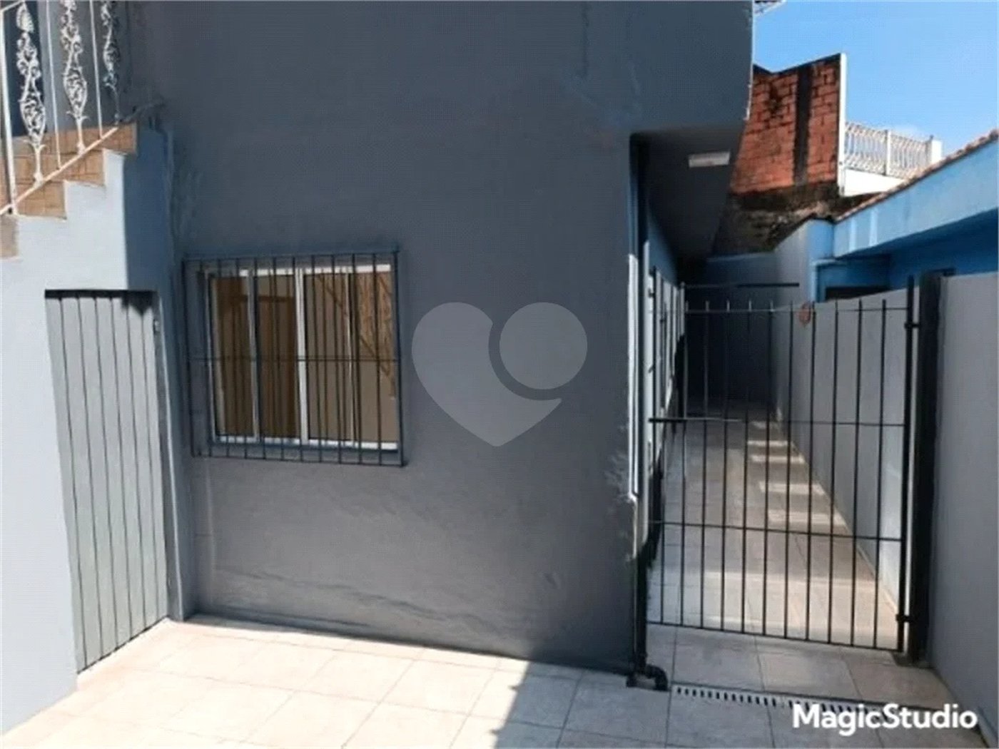 4 casas independentes em terreno de 245m² , à venda no Jardim Soares em Guainazes.