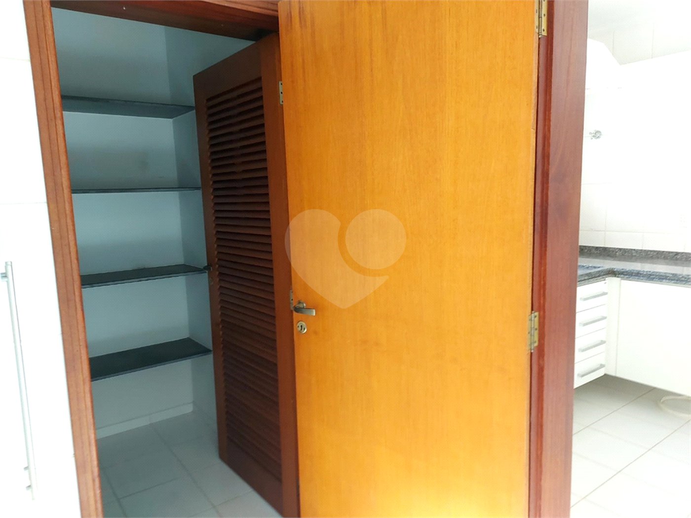 Casa charmosa e elegante localizada no deslumbrante Condomínio Villagio Capriccio Louveira SP