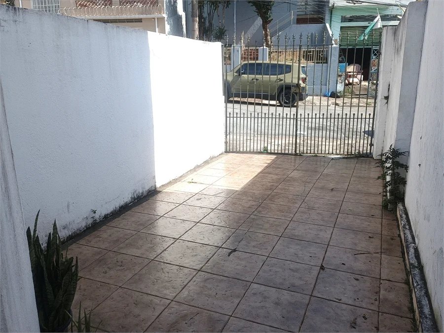 Casa de 1 dormitório com quintal e jardim na Vila Ipojuca!