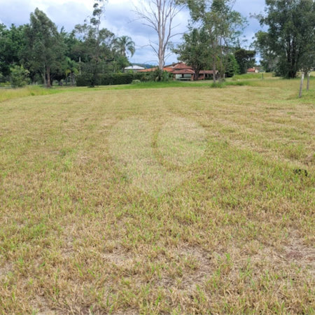 Loteamento Residencial no Condomínio Vila Pinhal do Broa.