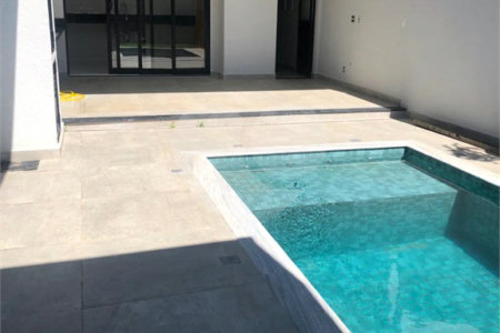 Indaiatuba - Condominio Jardins di Roma - Venda -Locação 0 R$ 10.000,00 mais encargos - condominio - R$ 650,00 - IPTU - R$ 230,00 - Terreno 300ms - construido 170 metros quadrados - Terrea - 3 quartos, uma suíte e uma demi suite , 4 banheiros , piscina - Preparado para água quente até a piscina!!