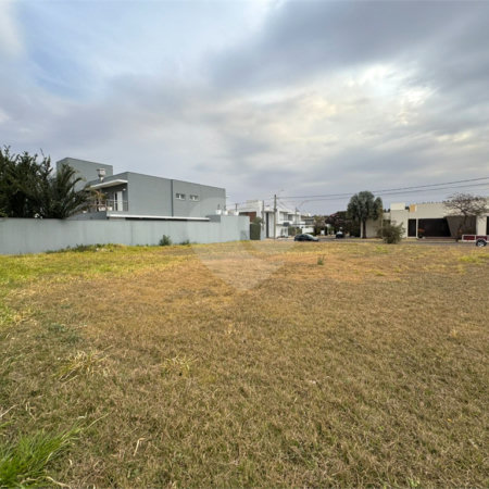 Terreno á venda, no Residencial Damha I, em São Carlos.