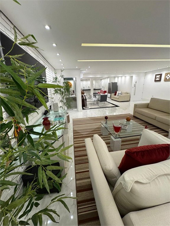 Apartamento à venda com 2 quartos e 3o reversível, no Baixo Jardins