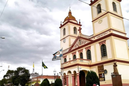 Terreno em Bom Jesus dos Perdões com 290 metros, excelente localização, pronto para construir