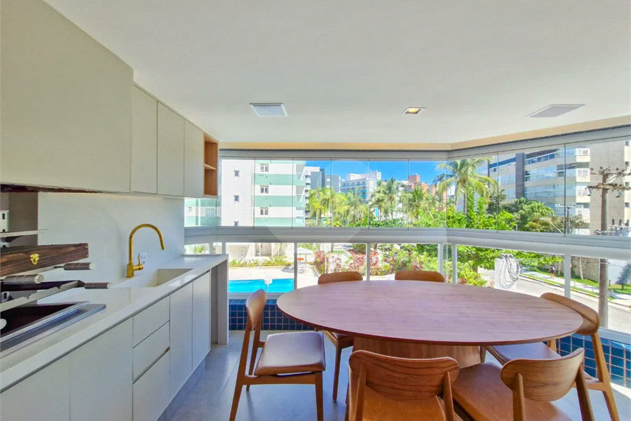 Apartamento à venda com 3 quartos, sendo 2 suítes,  em Riviera de São Lourenço, Bertioga, SP
