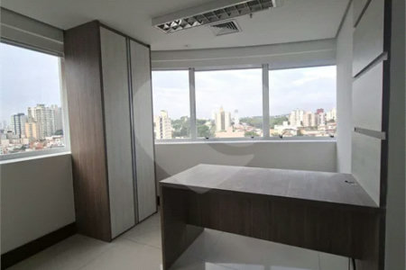 SALA COMERCIAL DE 90 M² COM 12 BAIAS, SALA DE REUNIÃO, AR-CONDICIONADO CENTRAL E 2 VAGAS!
