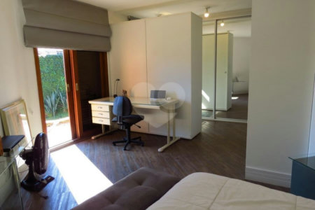 Casa de Vila à venda com 5 quartos, sendo 3 suítes, em Morumbi, São Paulo, SP
