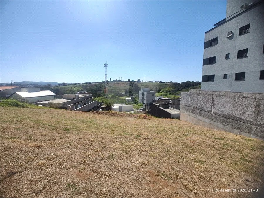 Terreno em Atibaia com 195 metros, pronto para construir, ao lado de supermercado e diversos comércios