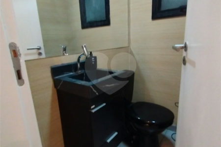 Sala comercial na Oscar Freire à venda Sala coml à venda na Oscar Freire OPORTUNIDADE Sala coml esquina. Rebouças