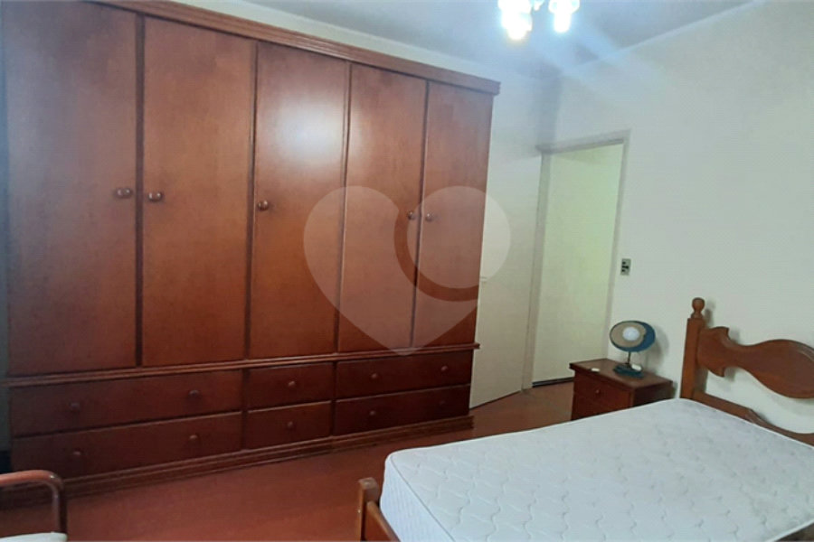 Sobrado amplo com 3 quartos, suíte e quintal para venda no Tremembé !!!