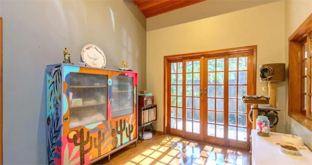 Casa à venda com 4 quartos, sendo 2 suítes,  em Granja Viana, Cotia, SP