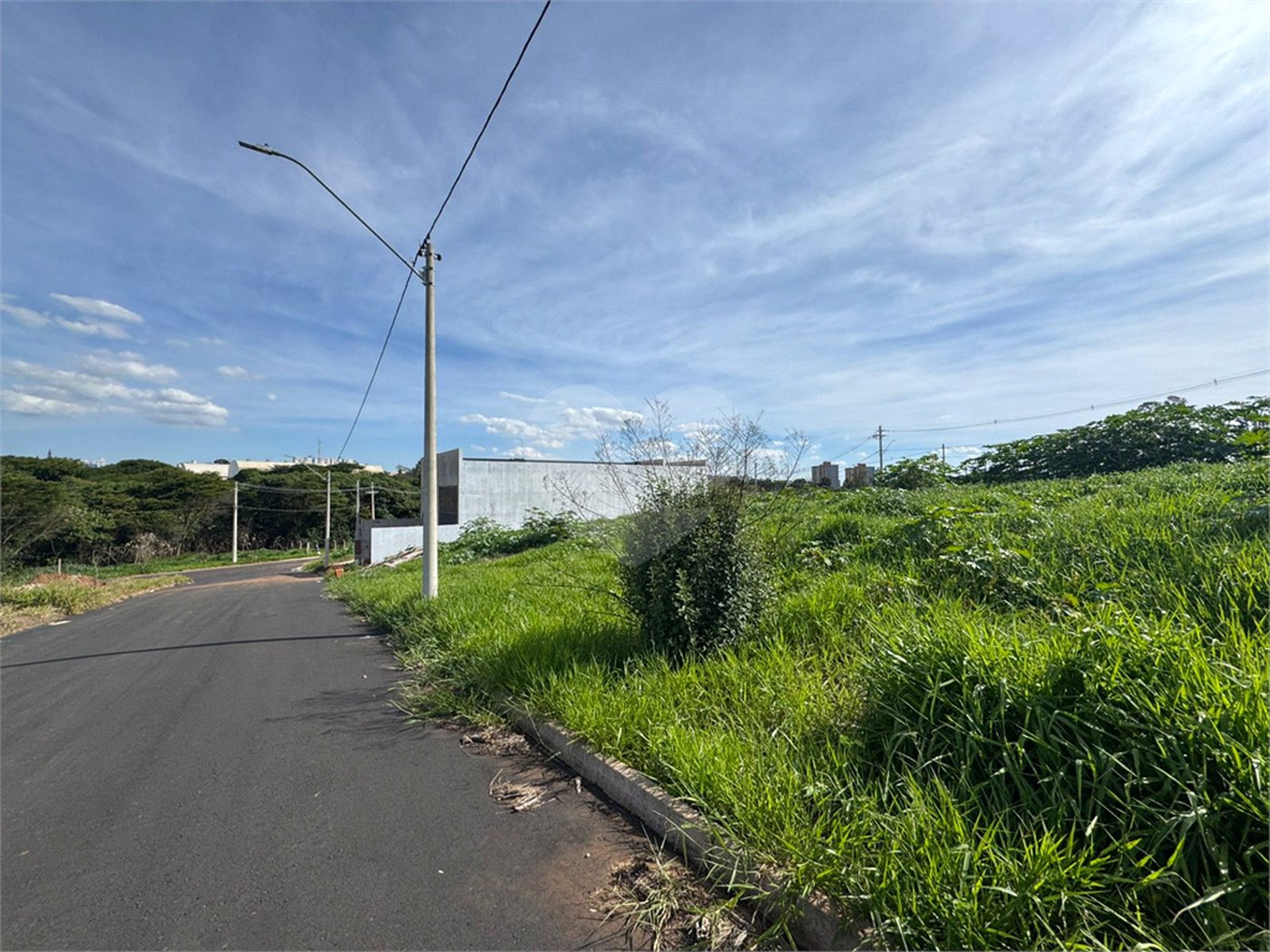 Terreno Comercial á venda com 286m2, ao lado da Rodovia Washington Luiz, em São Carlos.