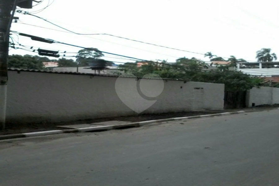 Terreno plano, com 12.000 M² disponivel para construção. Venha fazer uma visita.