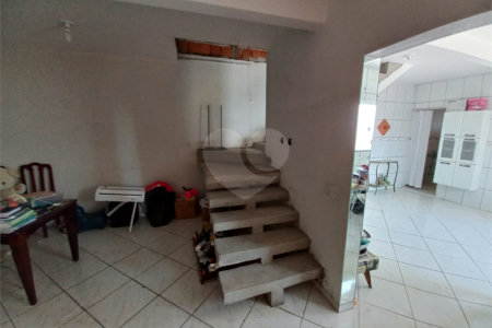 Sobrado no Jd Medeiros.