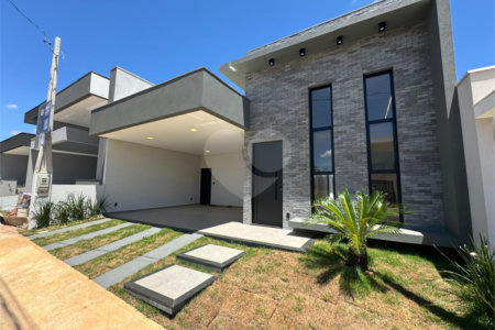 Linda casa a venda no condomínio Villeneuve