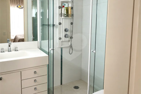 Mansão de 800 m² no Swiss Park, em São Bernardo do Campo, com 4 suítes, piscina, área gourmet, sauna e lazer completo em condomínio de alto padrão.