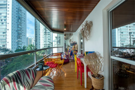 Apartamento a venda no Campo Belo, 192 M², 3 suites, 3 vagas, lazer e próximo ao metrô