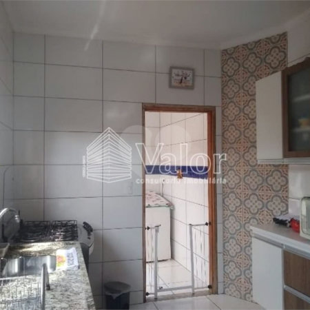 Casa Térrea com 3 dormitórios, sendo 1 suíte.