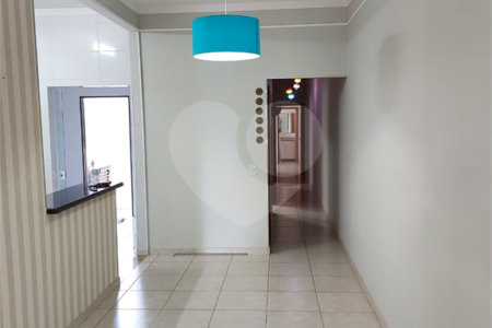 Casa Térrea com 2 dormitórios, sendo 1 suíte.