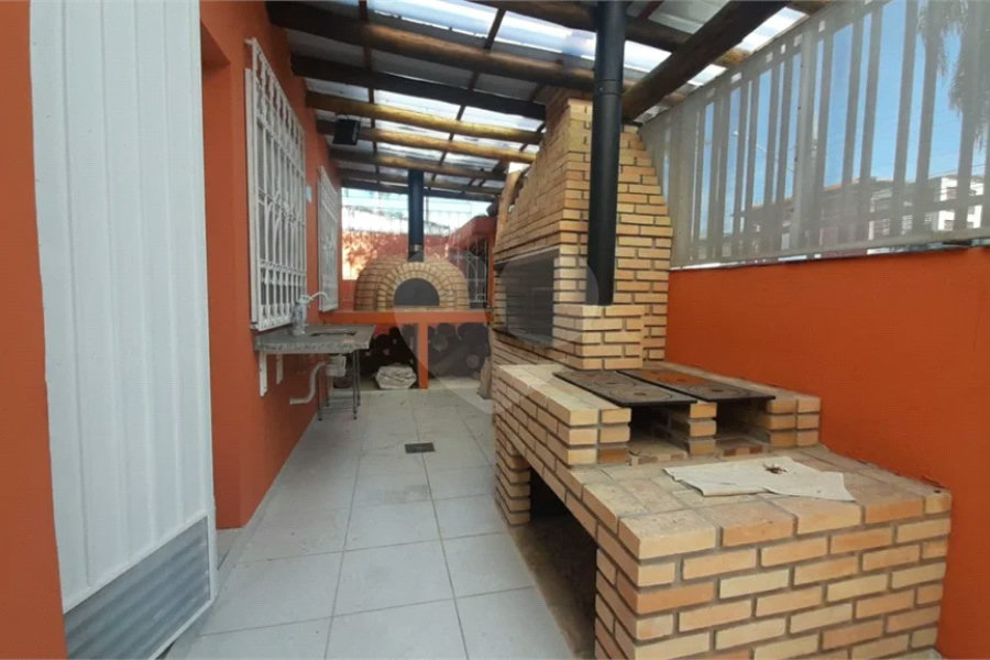EXCELENTE CASA COMERCIAL EM ESQUINA, OPORTUNA E MAIS QUE ESPECIAL. Venha Conferir.