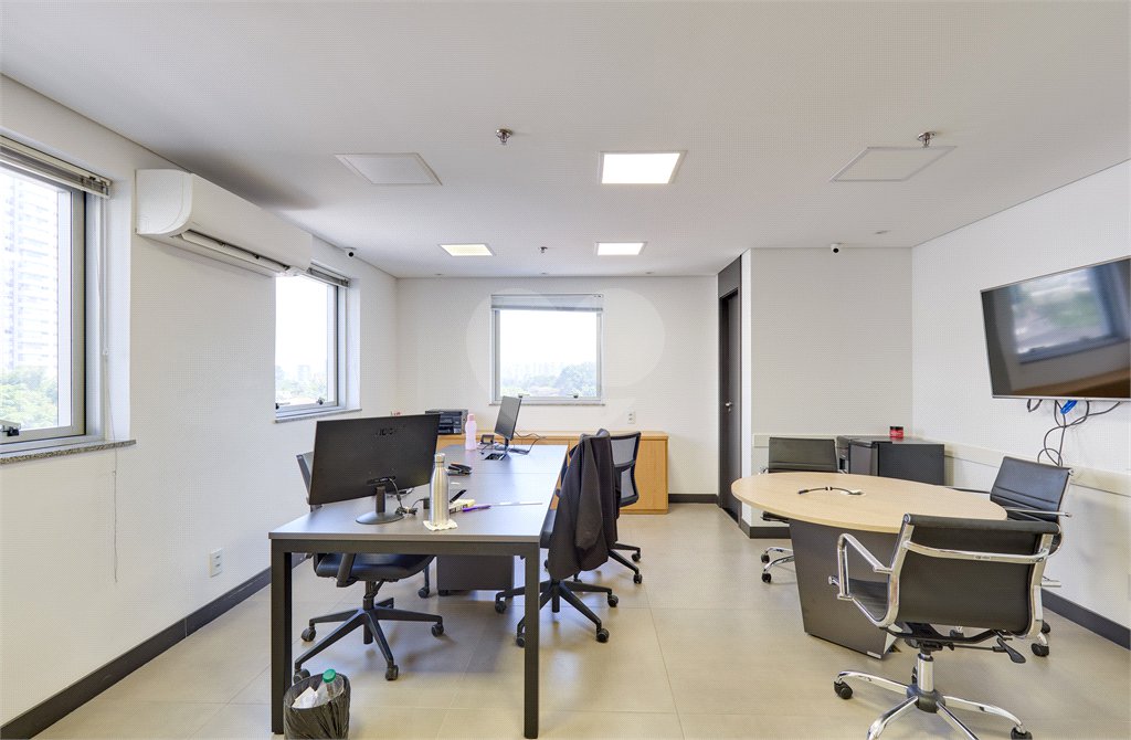 Sala comercial á venda em Santo Amaro, São Paulo - SP