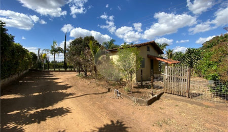 Chácara à venda com 3 quartos, sendo 1 suíte,  em Jardim Munique, São Carlos, SP