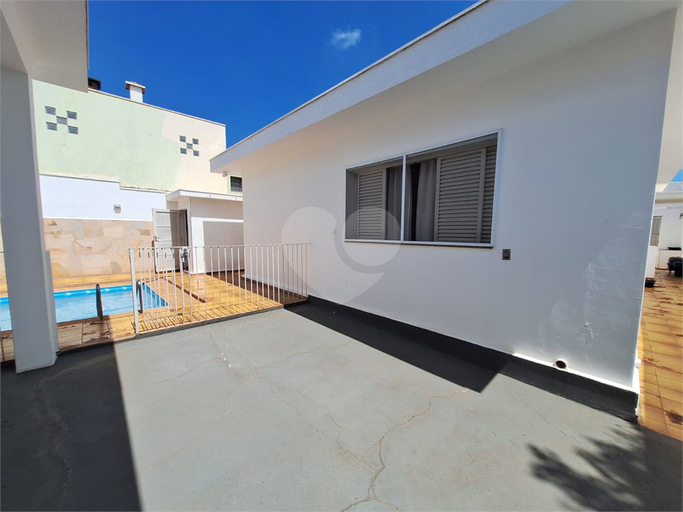 Casa à venda com 2 dormitórios á venda.