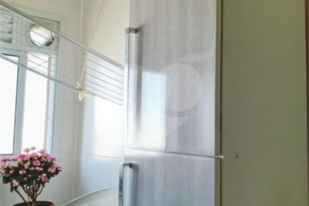 Apartamento à venda no Brás, 1 quarto, varanda, garagem, semimobiliado