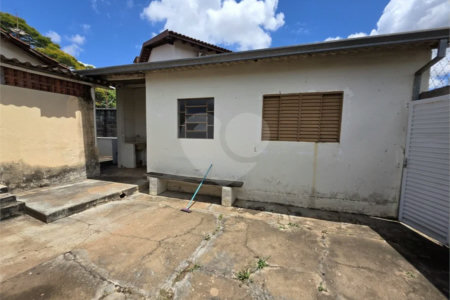 Casa térrea à venda com amplo quintal e grande potencial na Vila Nery