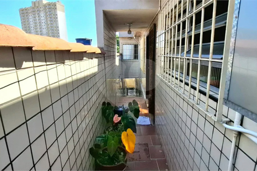 Excelente Sobrado eom ótima localização. Venha fazer uma visita.