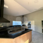 Casa alto padrão condomínio fechado em Atibaia com 4 suítes e ampla área de lazer, espaço gourmet, piscina, 6 vagas garagem