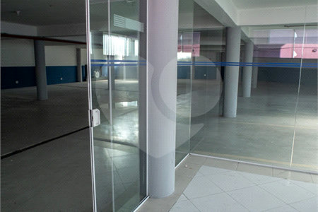 Lindo Salão Comercial para locação com 924m2 no Centro de Atibaia