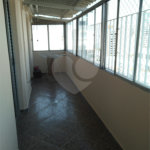 Apartamento duplex, espaçoso, ensolarado. Ideal para uma bela modernização.