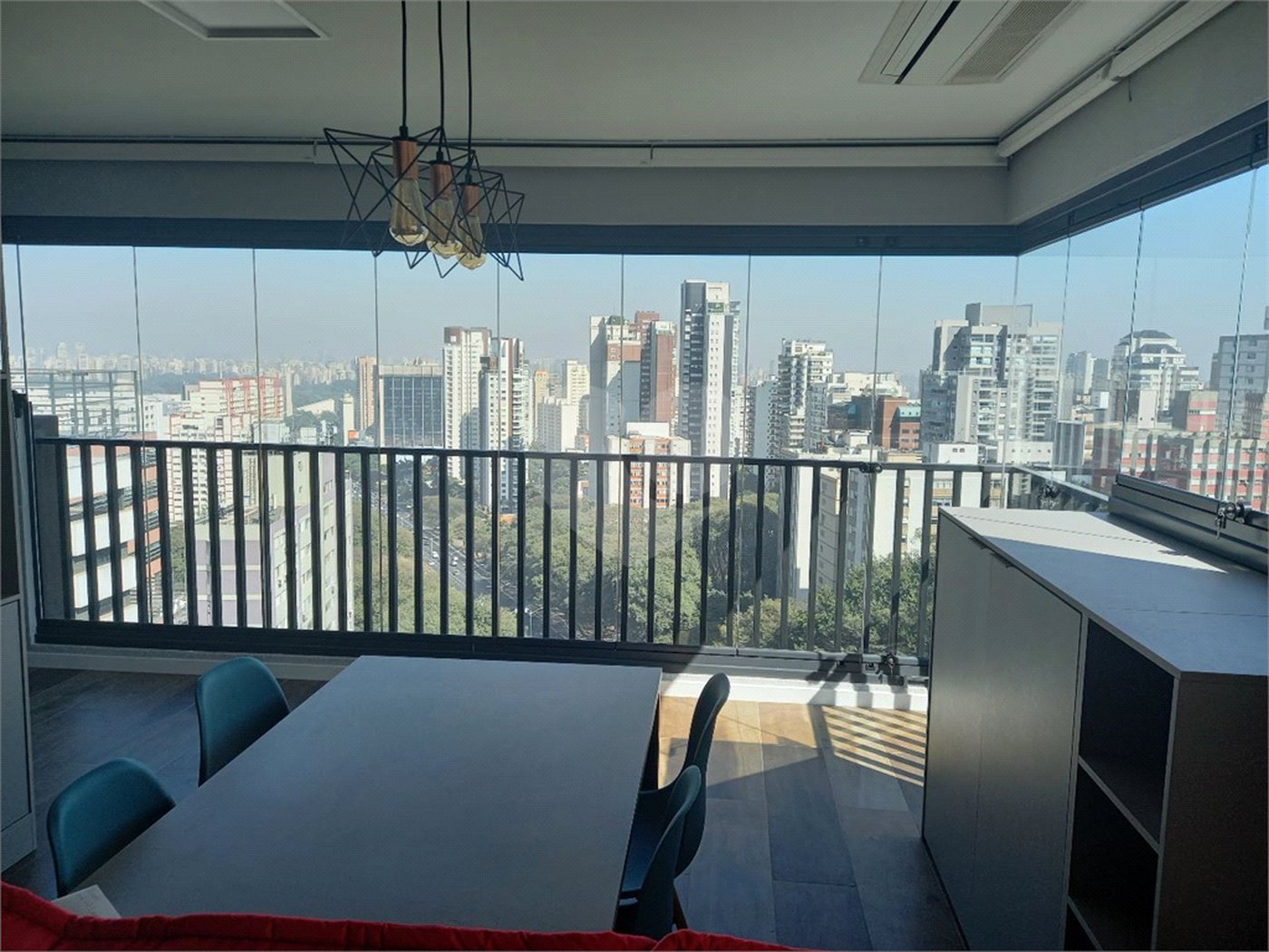 Apartamento de 2 quartos mobiliado à venda no Paraíso