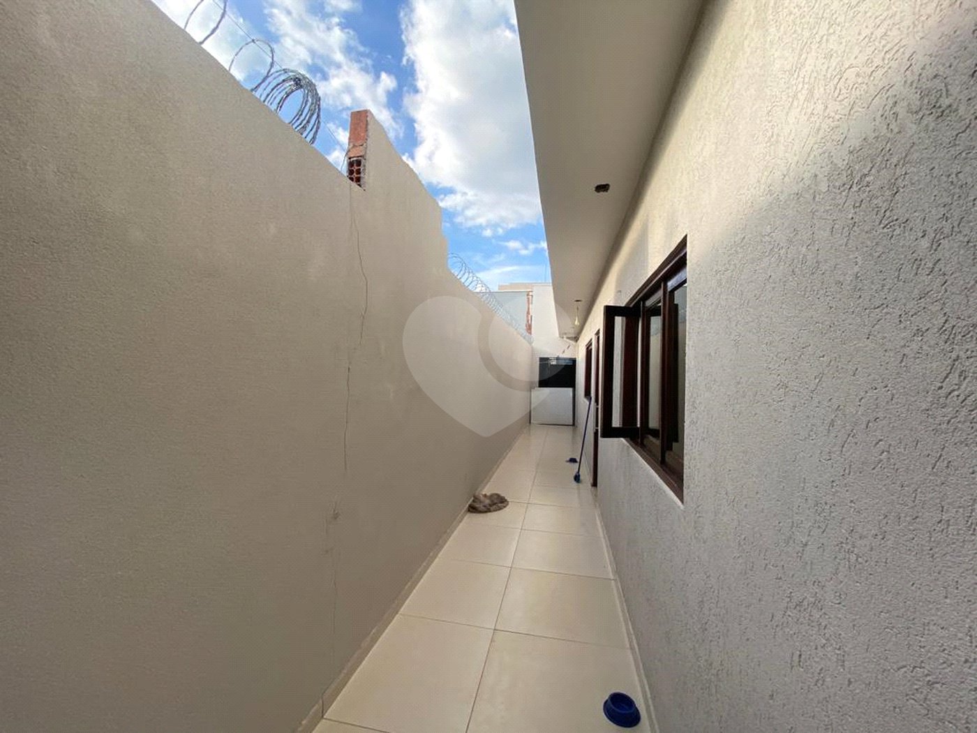 Excelente casa toda reformada e com otimo acabamento com churrasqueira e piscina