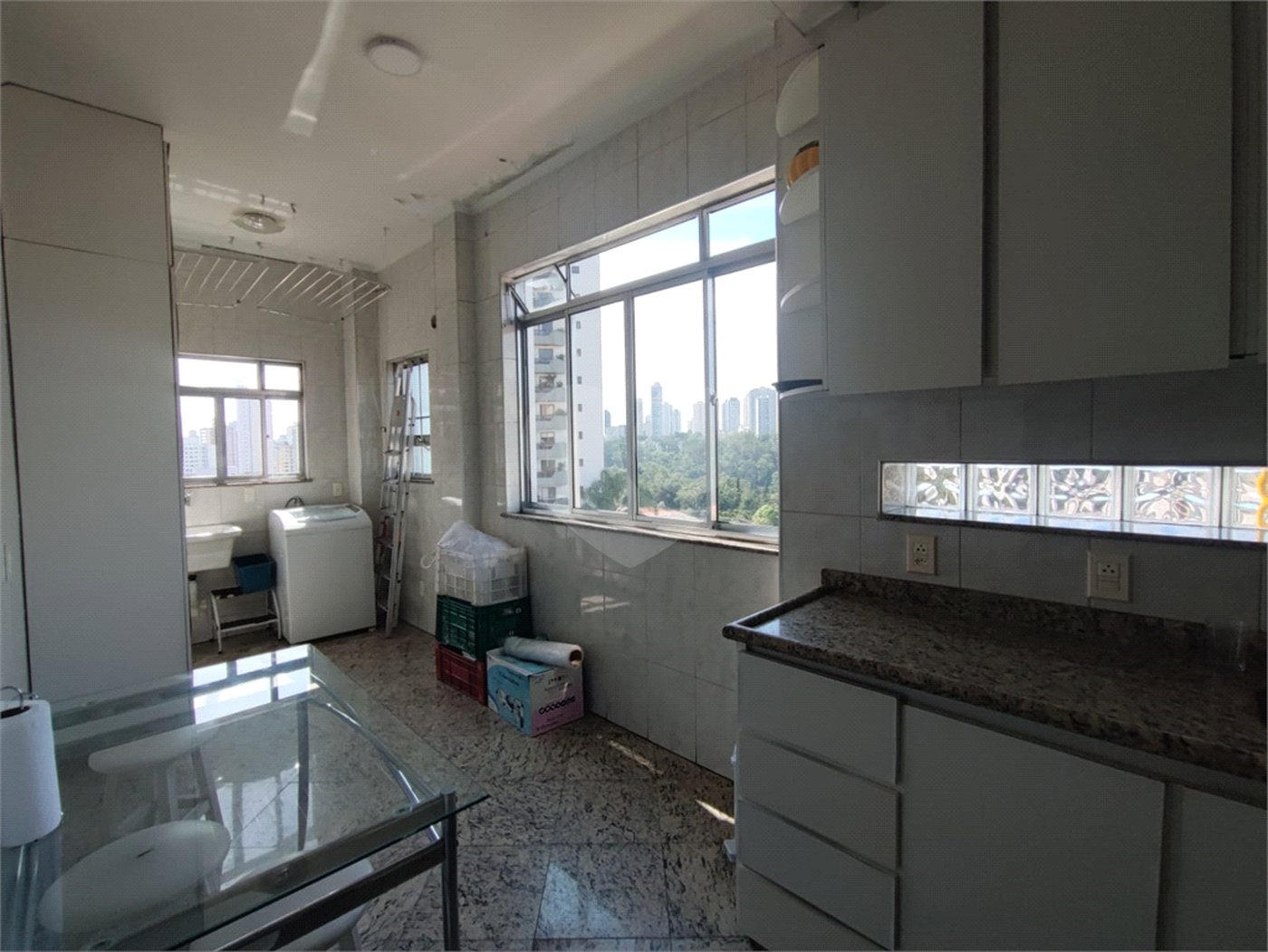 Apartamento para venda e locação na Aclimação de 108m² com 2 dormitórios e 2 banheiros, varanda