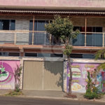 Sobrado 3 quartos e área comercial em baixo.