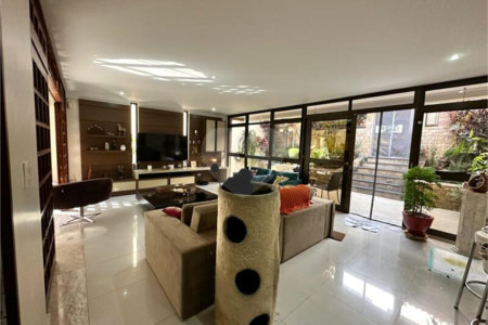 Sobrado com 5 dorm. sendo 2 suites