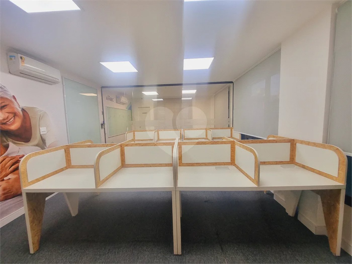 Sala comercial mobiliada para locação na Vila Olímpia