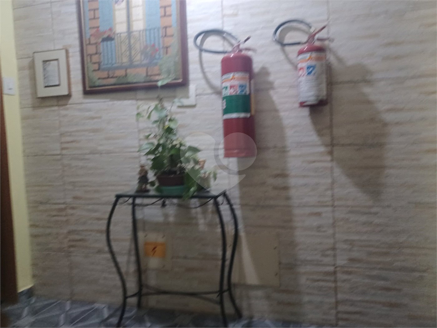 Apartamento super bem localizado, com 01 dormitório e armário embutido